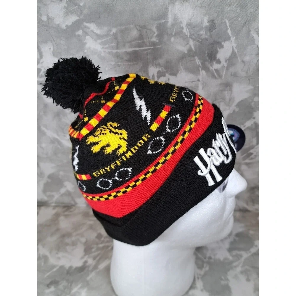 Harry Potter Hogwarts House Gryffindor Crest Pom Cuff Beanie Toque Lightning